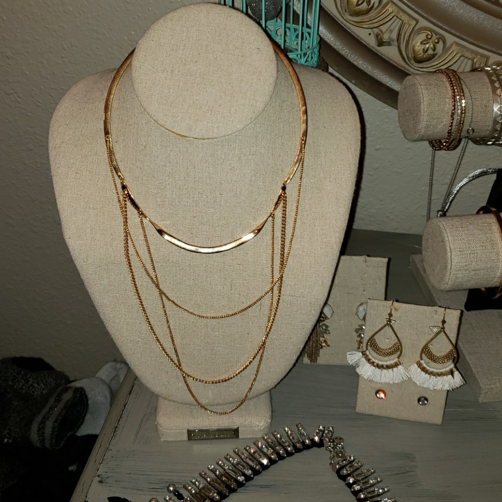3 teired colared stella and dot necklace